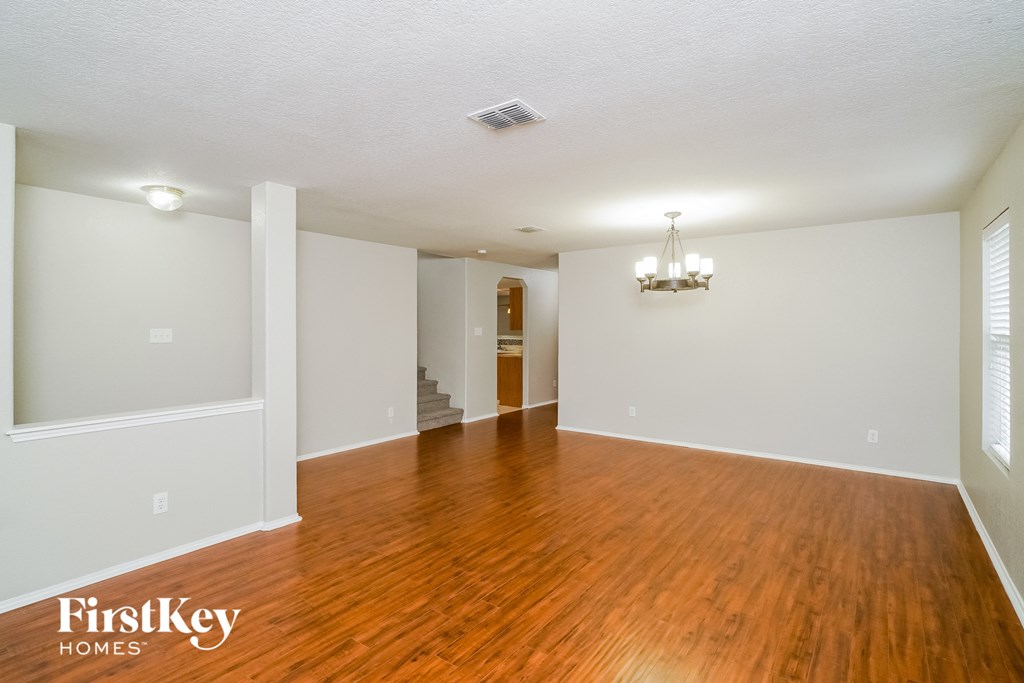 112 Rustic Acres 4 Beds House for Rent - Photo Gallery 4