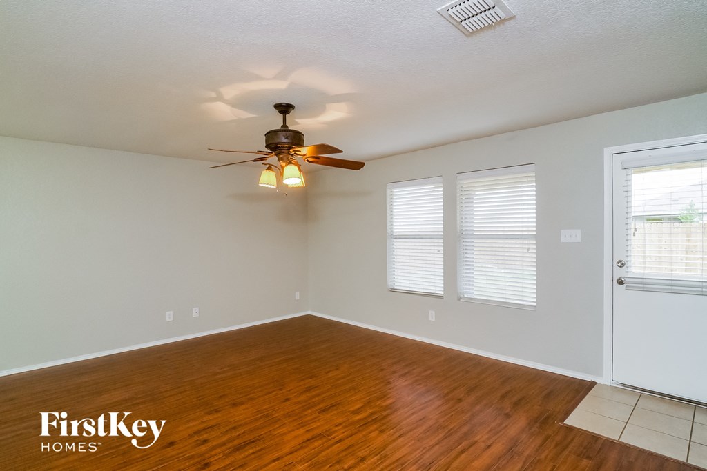 112 Rustic Acres 4 Beds House for Rent - Photo Gallery 8