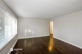 136 E 77th St 3 Beds House for Rent - Photo Gallery 4