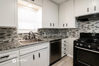 4921 N WOODWARD AVE 3 Beds House for Rent - Photo Gallery 6
