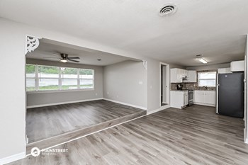 924 AVENUE T SE 3 Beds House for Rent - Photo Gallery 4