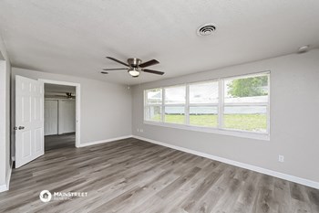 924 AVENUE T SE 3 Beds House for Rent - Photo Gallery 6