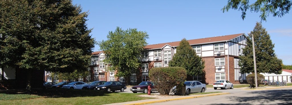 A large building with a parking lot in front of it.