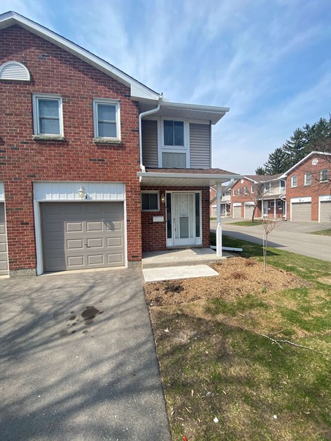 1-210 Highland Crescent 3 Beds Apartment for Rent