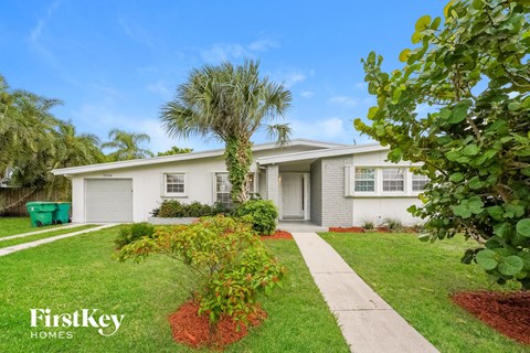 21426 GLENDALE AVENUE 3 Beds Apartment for Rent
