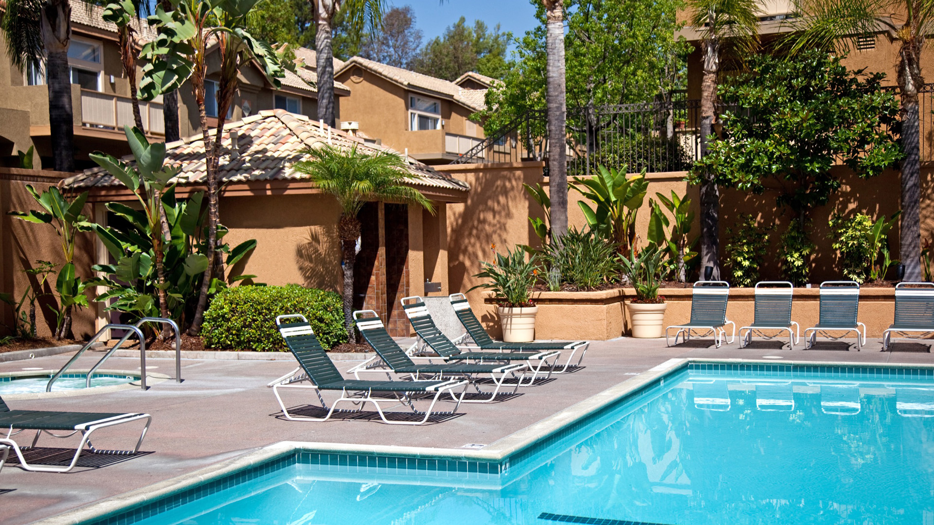 Las Palmas Apartments in Fullerton, CA