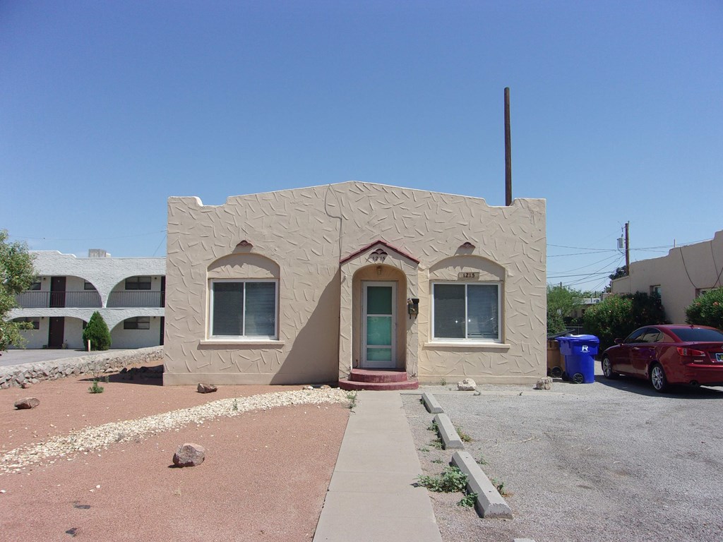 1215 E University Ave 2 Beds House for Rent - Photo Gallery 1