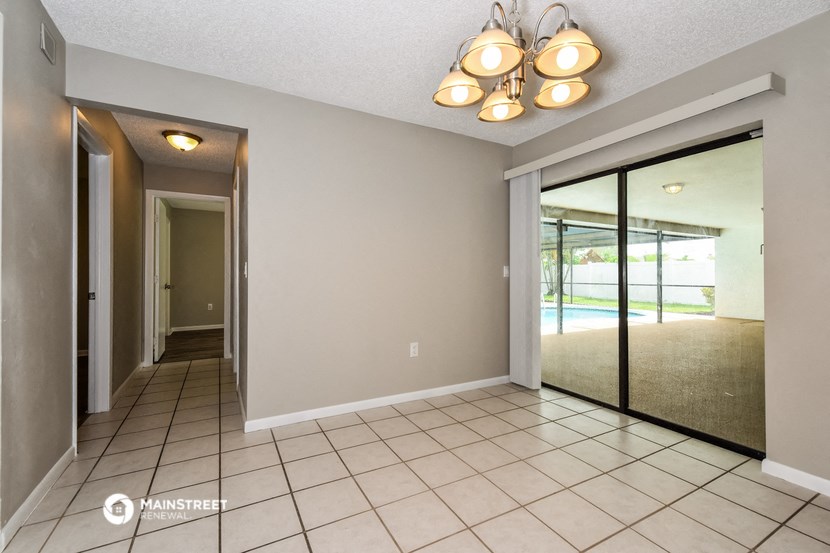 the living room and entry to the pool is clean and ready for you to use