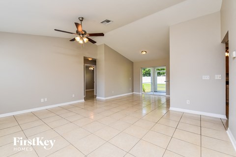 2918 SE 8Th Place 3 Beds Apartment for Rent