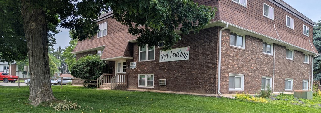 A brick building with a sign that says "Not Leading".