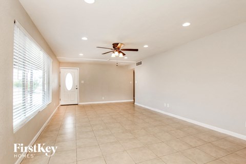 2008 W SAN JUAN Avenue 3 Beds Apartment for Rent