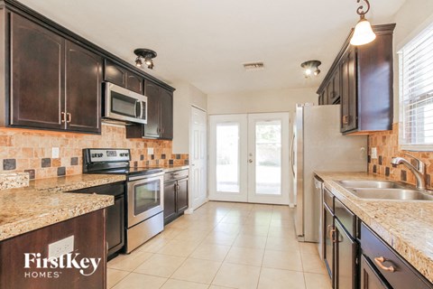 2008 W SAN JUAN Avenue 3 Beds Apartment for Rent