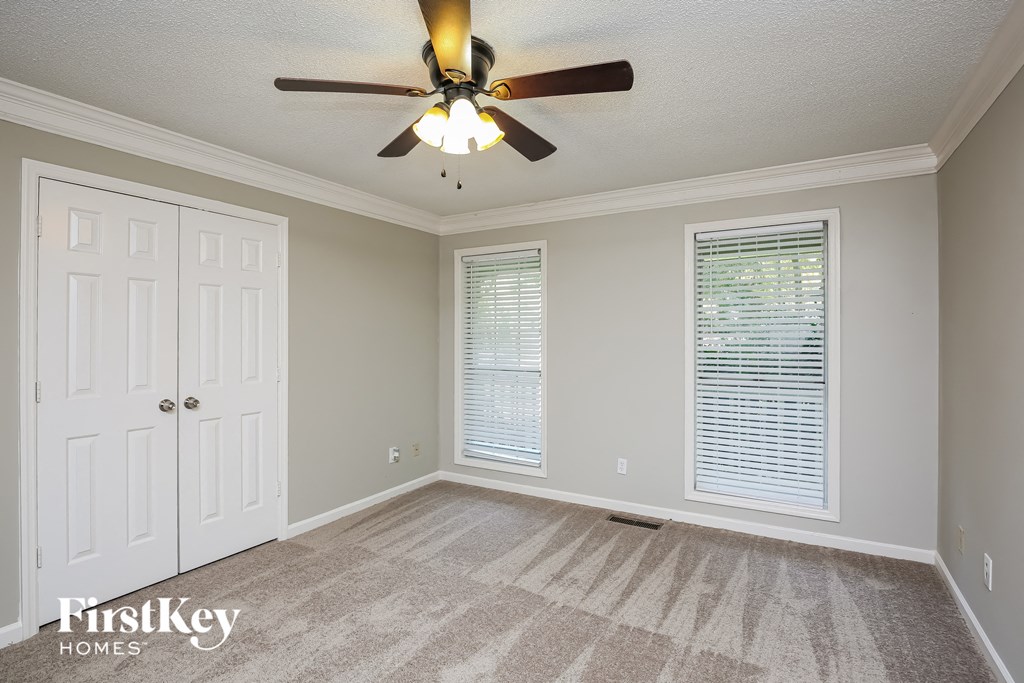 the master bedroom has a closet and a ceiling fan