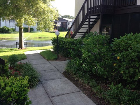a sidewalk in front of a building