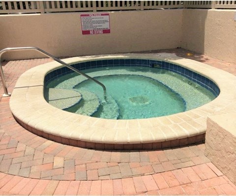 a jacuzzi in a swimming pool in a building