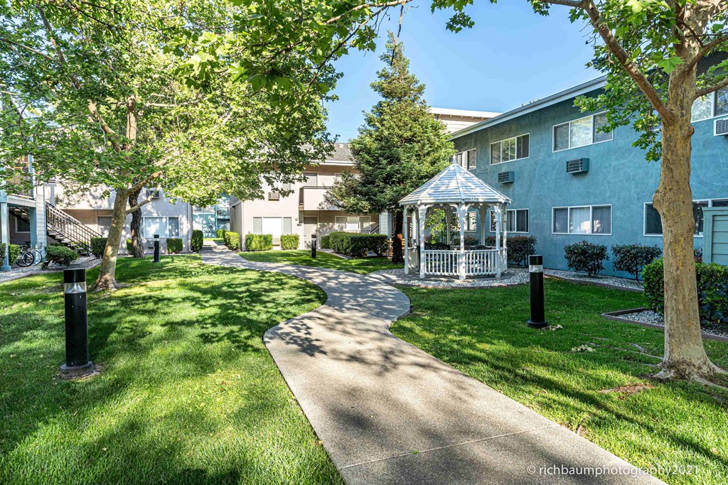 Sycamore Lane Apartments