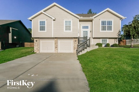 11724 N Farley Avenue 3 Beds Apartment for Rent