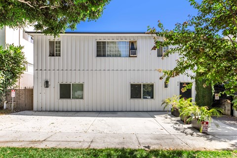 1010 North Spaulding Avenue Studio Apartment for Rent
