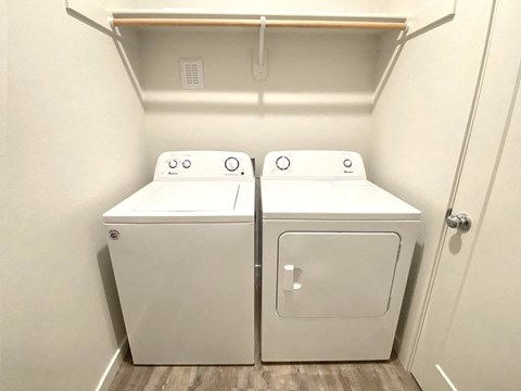 Lower 3 Beds Apartment for Rent