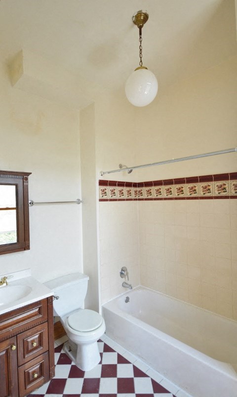 638 W Drummond Place Studio-3 Beds Apartment for Rent - Photo Gallery 4