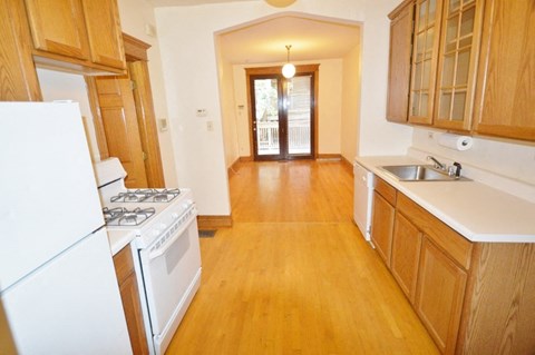 638 W Drummond Place Studio-3 Beds Apartment for Rent - Photo Gallery 3