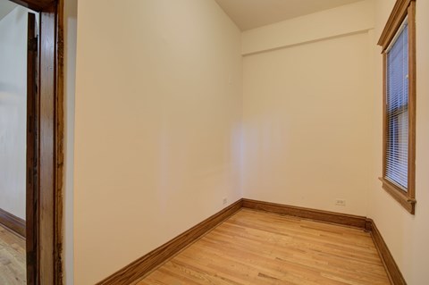 638 W Drummond Place Studio-3 Beds Apartment for Rent - Photo Gallery 2