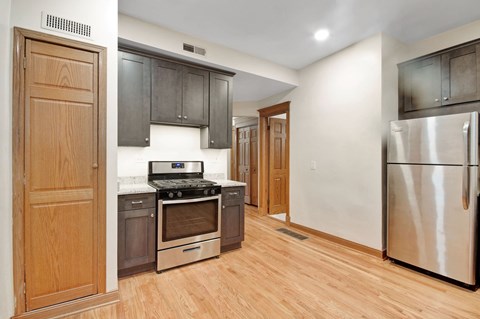 848-854 W Waveland Ave Studio-5 Beds Apartment for Rent - Photo Gallery 8