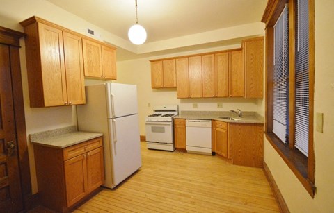 1415-1417 W Belle Plaine Ave Studio-5 Beds Apartment for Rent - Photo Gallery 8