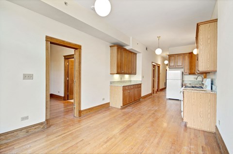 1524 W Fullerton Ave Studio-5 Beds Apartment for Rent - Photo Gallery 3