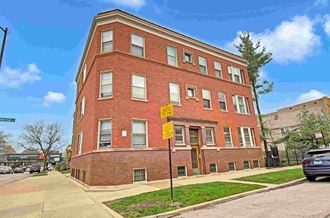3600-3602 N Hermitage Ave Studio-4 Beds Apartment for Rent