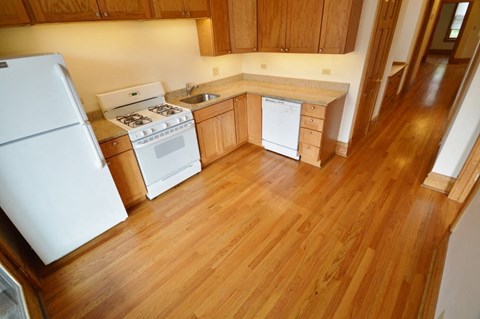 3722-3724 N Fremont St Studio-5 Beds Apartment for Rent - Photo Gallery 5