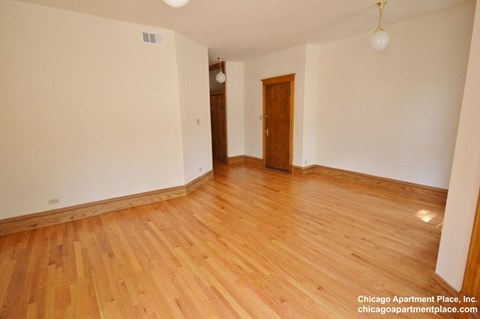 3722-3724 N Fremont St Studio-5 Beds Apartment for Rent - Photo Gallery 3