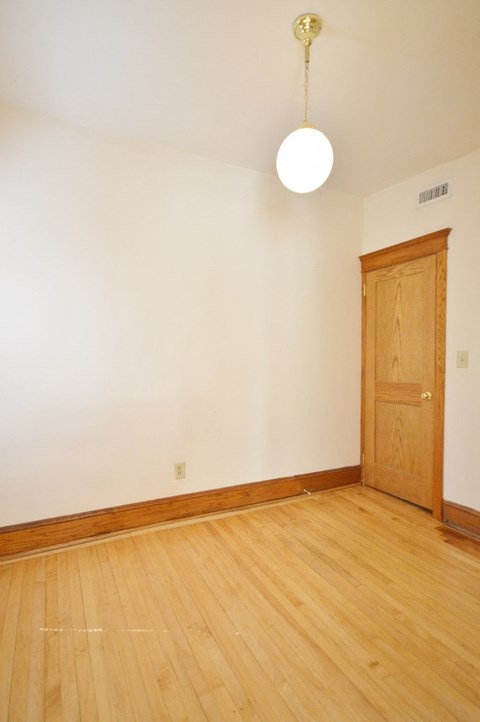 3800-3810 N Greenview Ave Studio-5 Beds Apartment for Rent - Photo Gallery 9