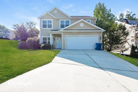 this home is ready for you to move into this home has a large driveway