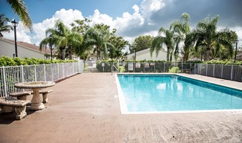 Jubilee Courtyards Pool - Photo Gallery 5