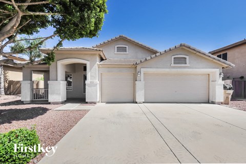 7834 W ROBIN Lane 4 Beds Apartment for Rent