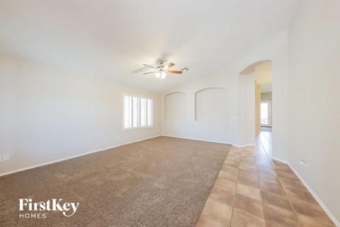 7834 W ROBIN Lane 4 Beds Apartment for Rent