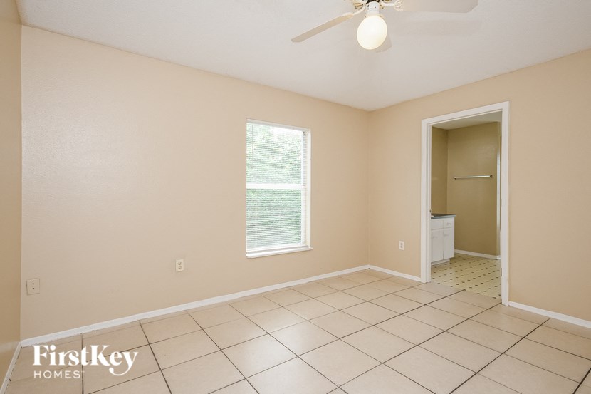 a empty living room with a ceiling fan