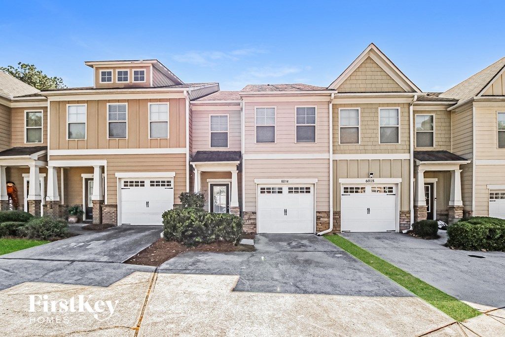 A row of houses with garages in front of them.