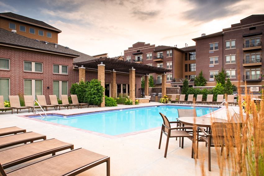 Broadmoor At Aksarben Village Apartments, 2225 S 64th Plz, Omaha, Ne 