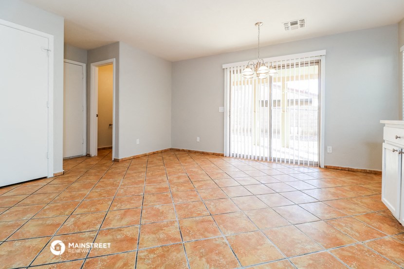 the living room of an empty house with a large patio door