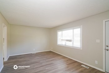 217 WOODLAND DR 4 Beds House for Rent - Photo Gallery 4
