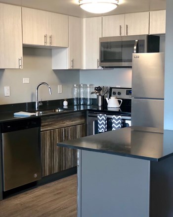 9000 E Jefferson Ave 1-3 Beds Apartment for Rent - Photo Gallery 4