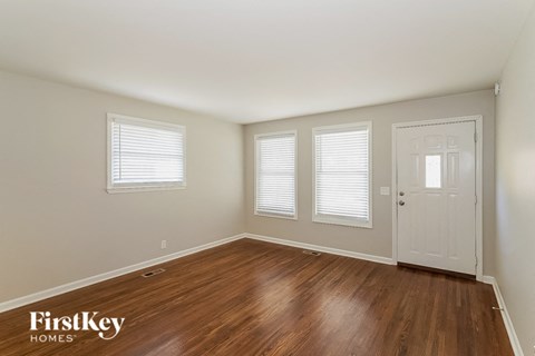 2909 B Lakeland Drive 3 Beds Apartment for Rent