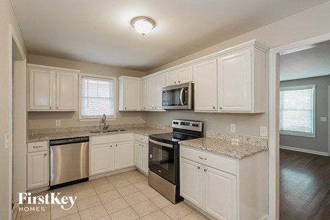 2909 B Lakeland Drive 3 Beds Apartment for Rent