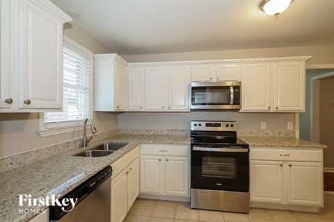 2909 B Lakeland Drive 3 Beds Apartment for Rent