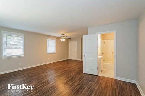 2909 B Lakeland Drive 3 Beds Apartment for Rent