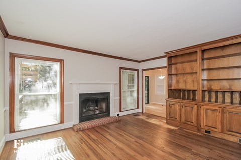 4927 Castlewood Drive SW 5 Beds Apartment for Rent