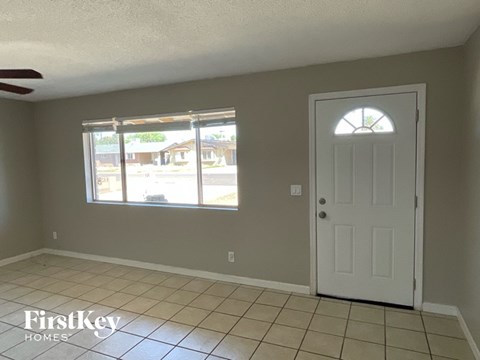 509 W 3RD Place 4 Beds Apartment for Rent