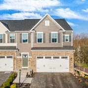 Plaza Dr 3 Beds Apartment for Rent - Photo Gallery 3